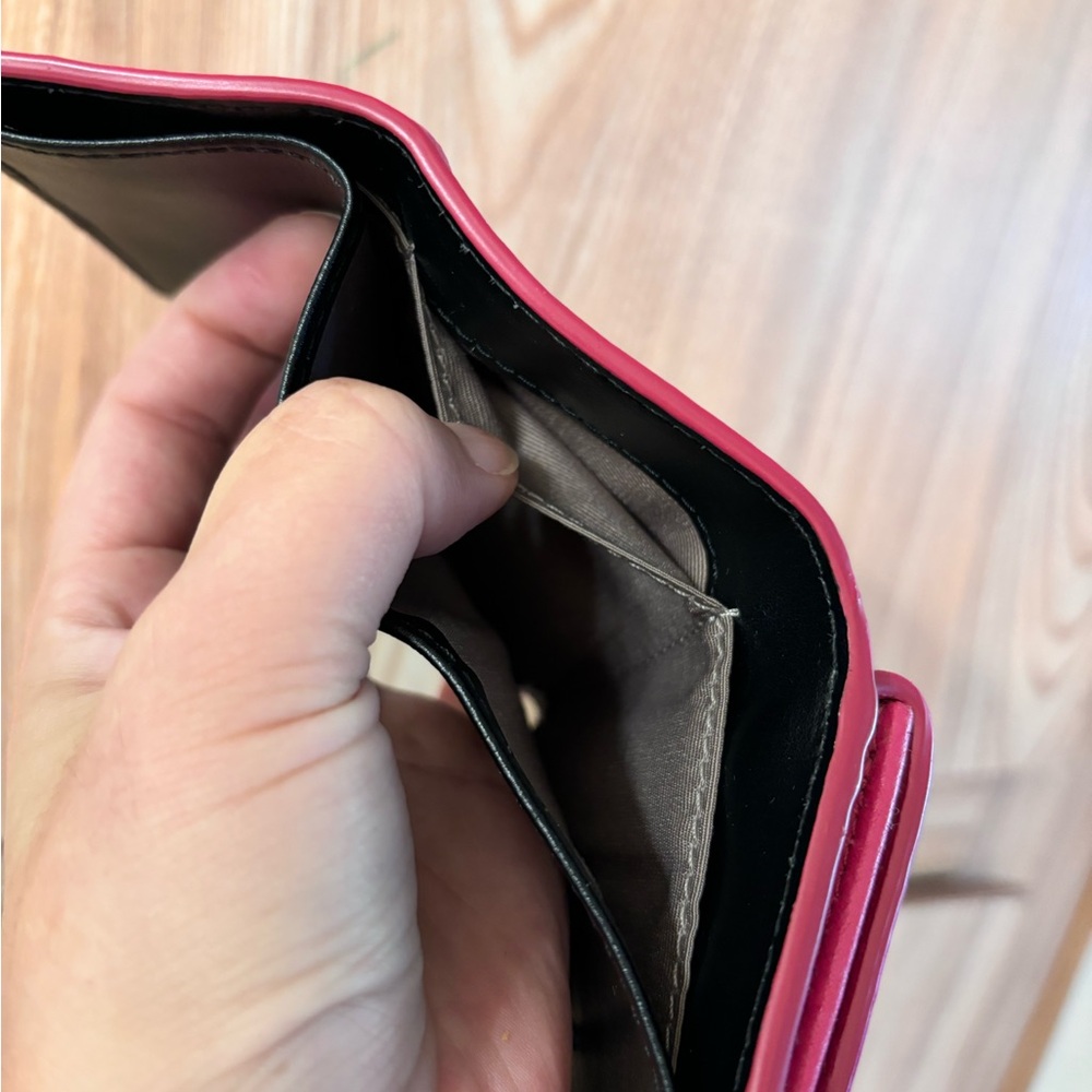Marc Jacob’s pink leather mini compact wallet - Picture 3 of 13